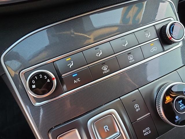 Vehicle image 21 of 23