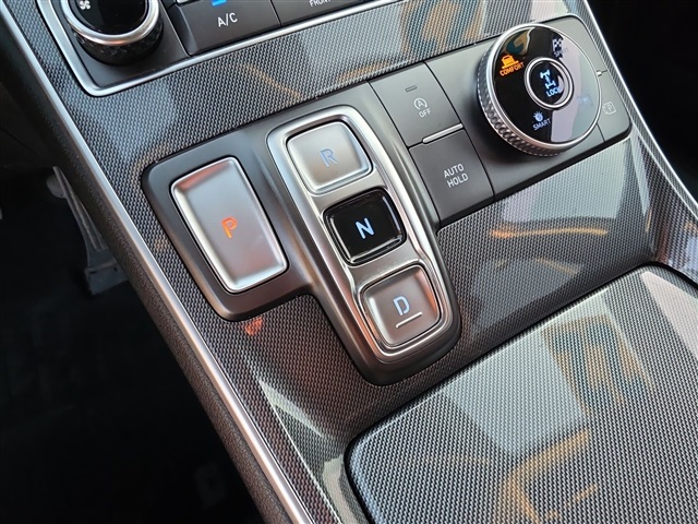 Vehicle image 20 of 23