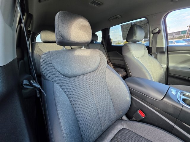 2022 Hyundai Santa Fe SEL Image 12 of 40