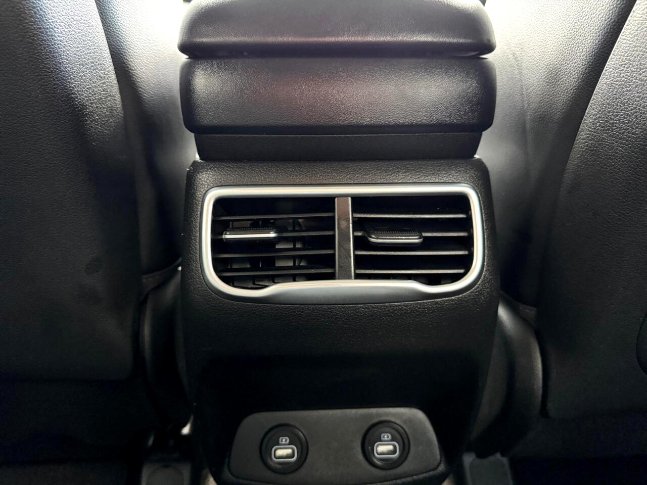 Vehicle image 27 of 29
