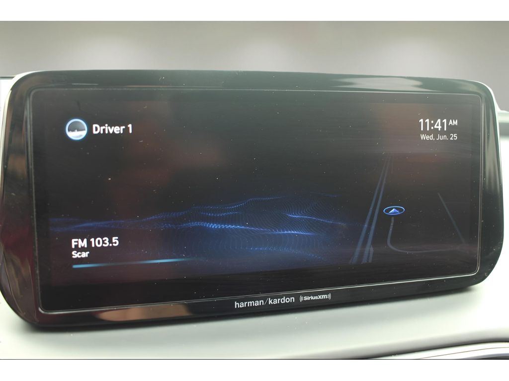 Vehicle image 16 of 21