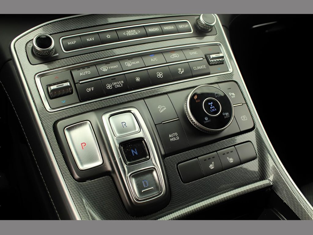 Vehicle image 20 of 21