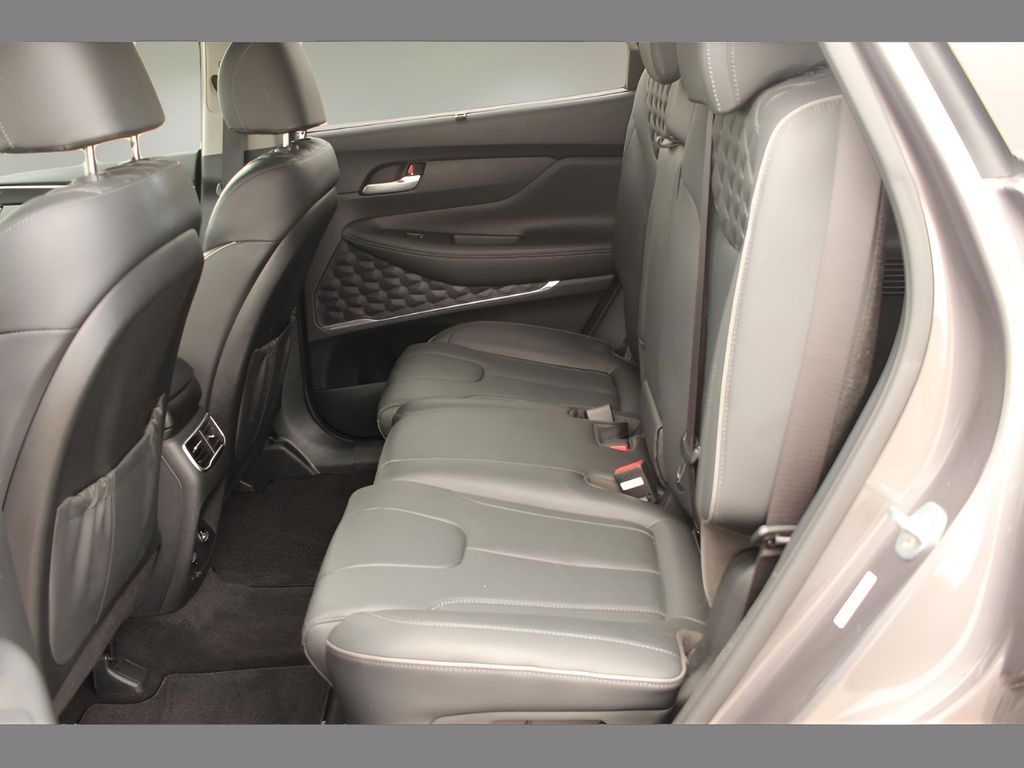 Vehicle image 11 of 21