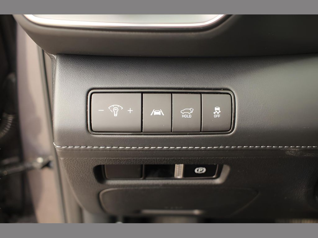 Vehicle image 18 of 21