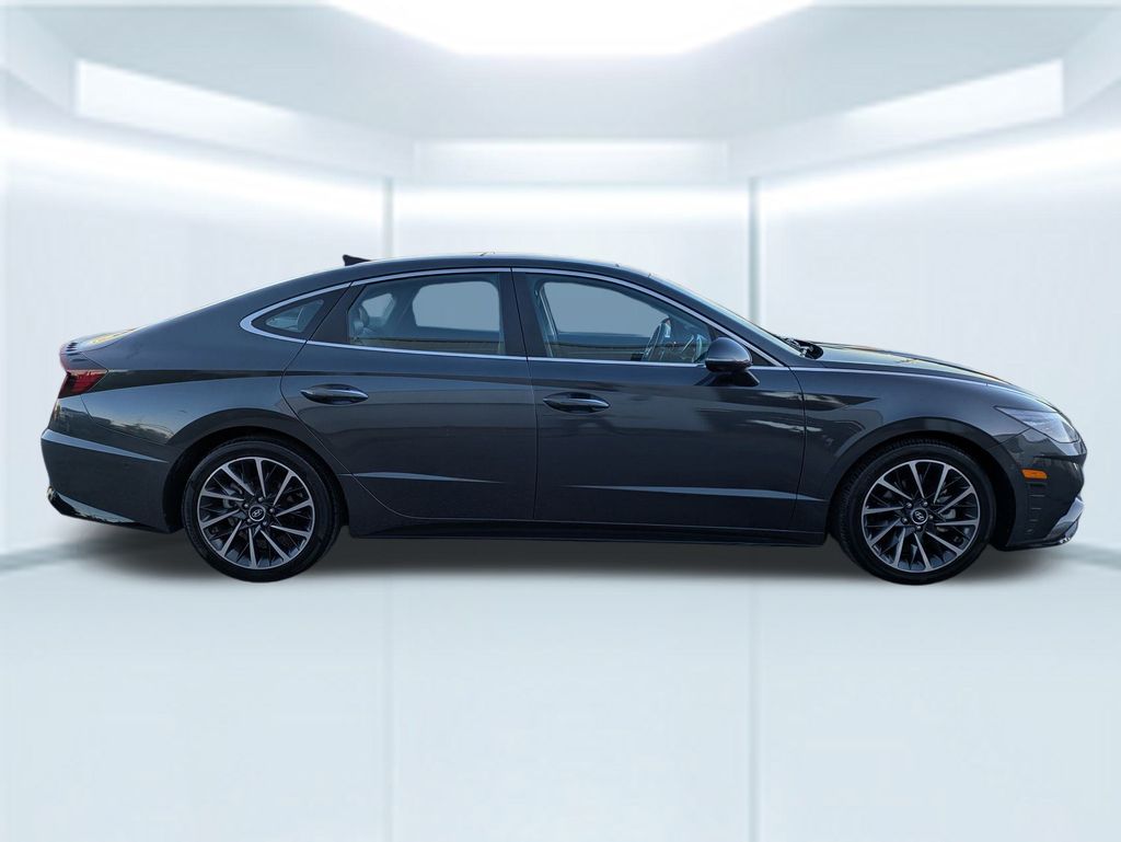 2022 Hyundai Sonata Limited Image 4 of 33