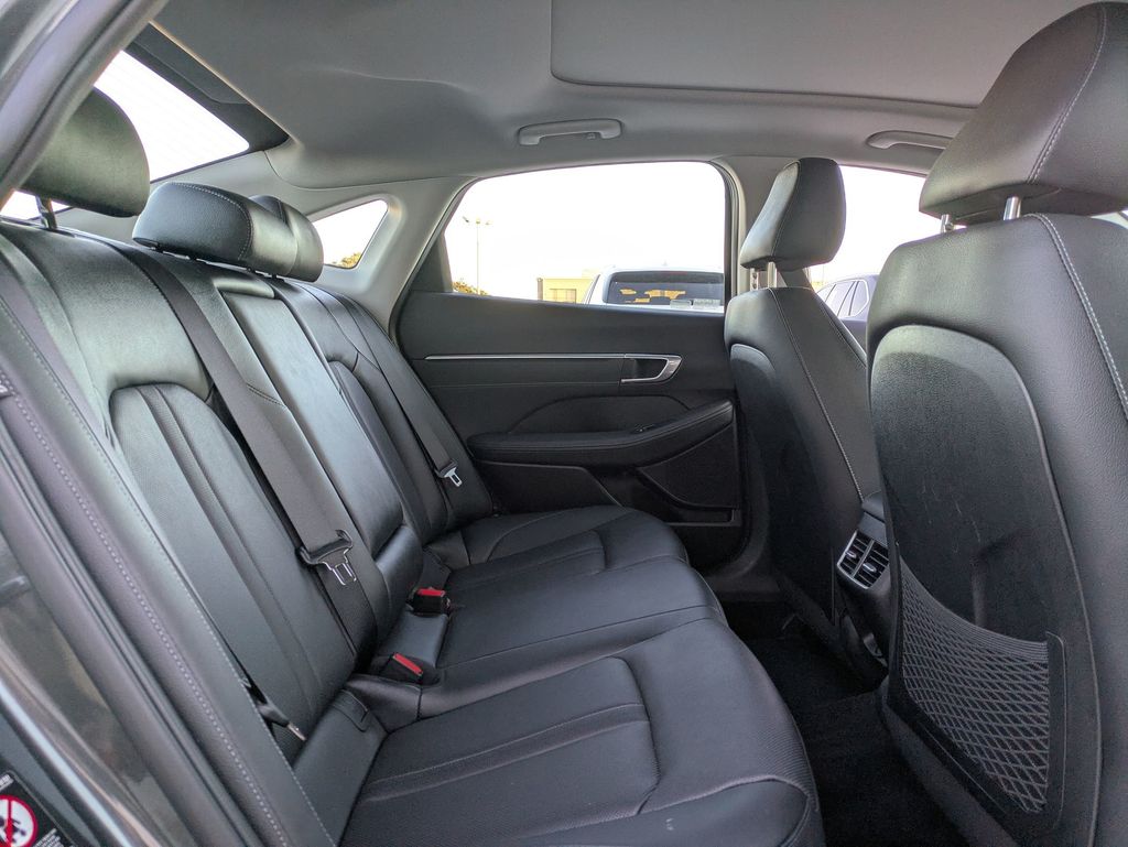 2022 Hyundai Sonata Limited Image 12 of 33