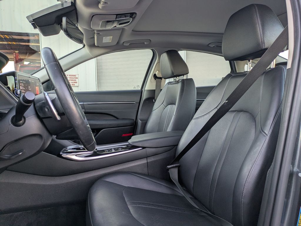 2022 Hyundai Sonata Limited Image 13 of 33