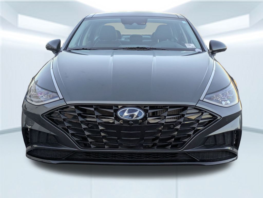 2022 Hyundai Sonata Limited Image 2 of 33