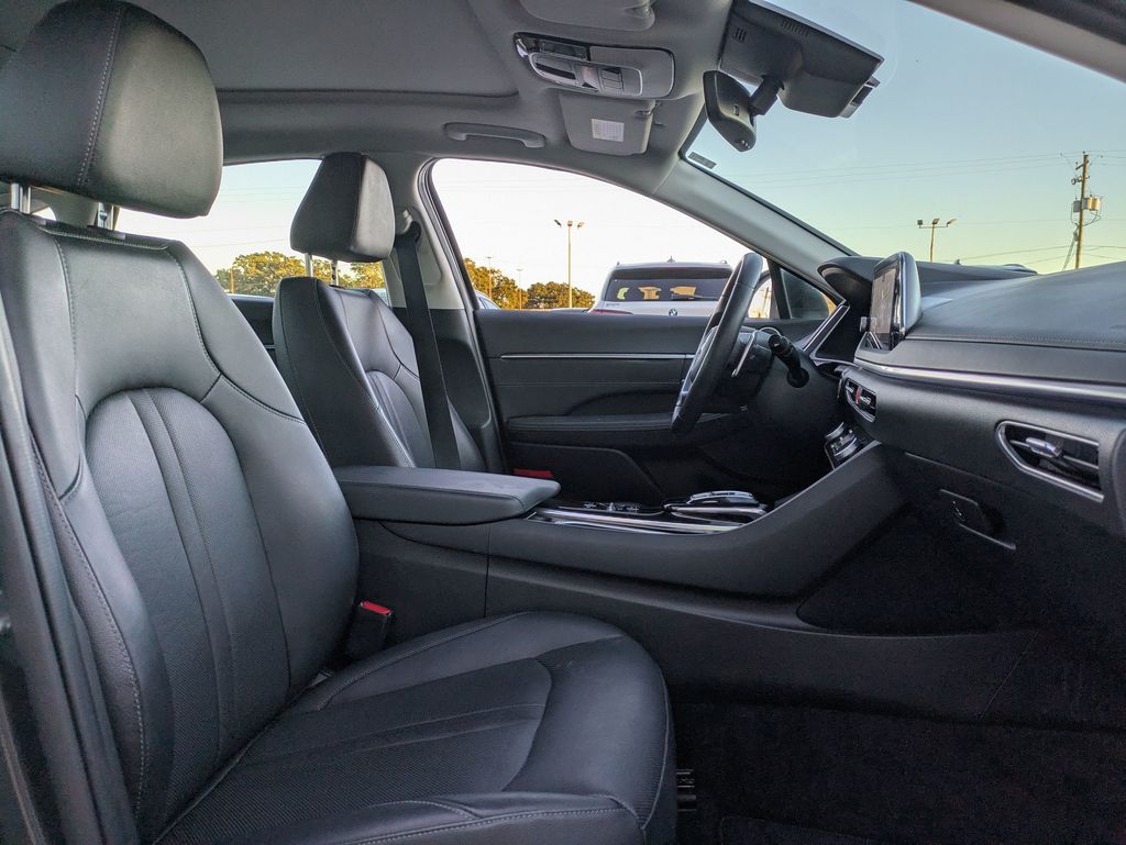 2022 Hyundai Sonata Limited Image 15 of 33
