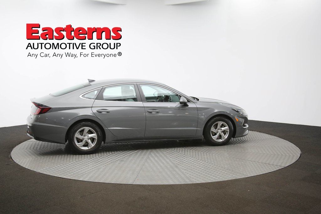 Vehicle image 21 of 61