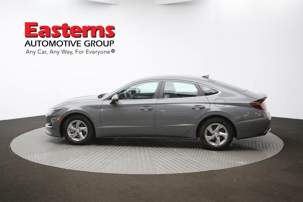 Vehicle image 33 of 61