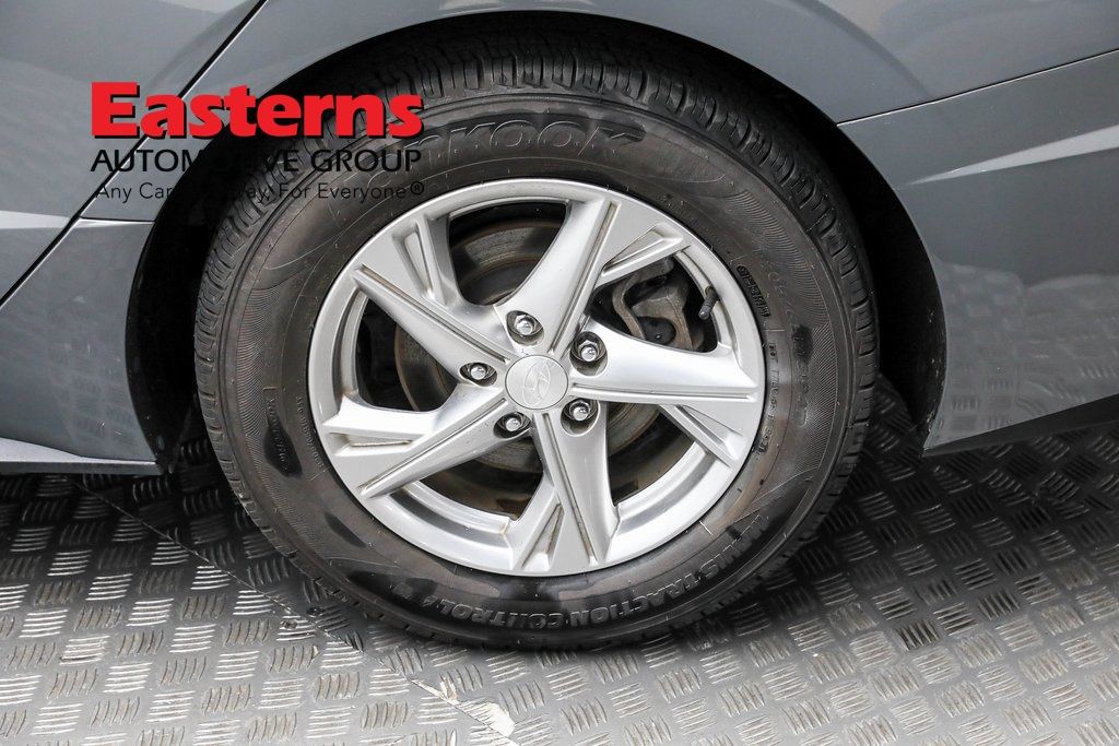 Vehicle image 38 of 61