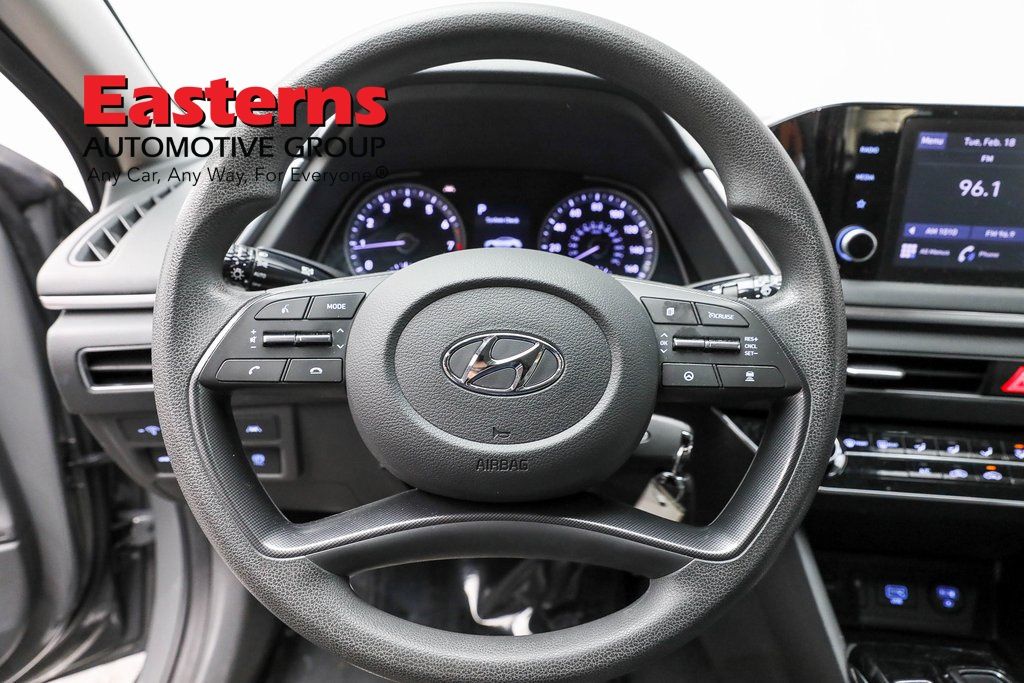 Vehicle image 40 of 61