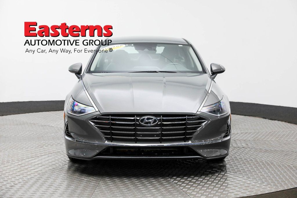 Vehicle image 10 of 61