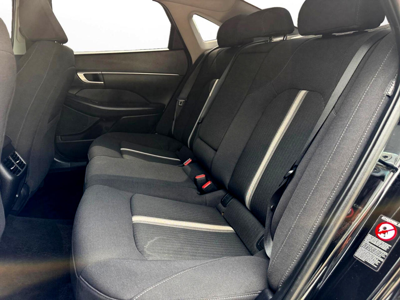 Vehicle image 25 of 28