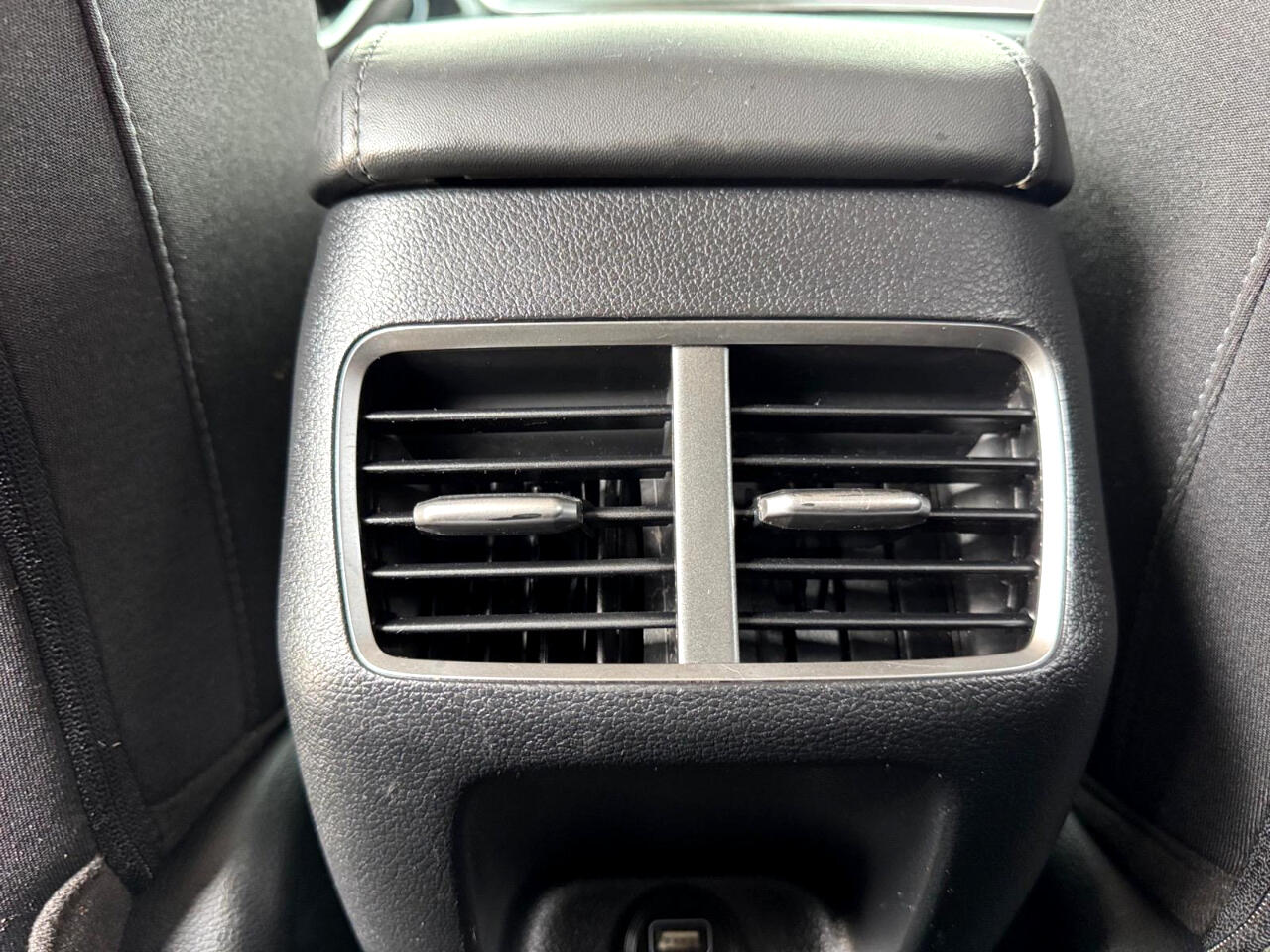 Vehicle image 26 of 28