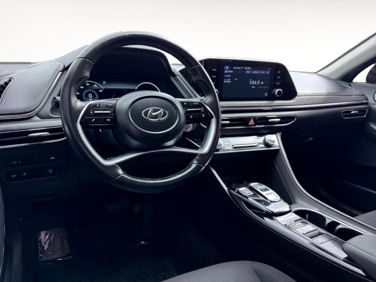 Vehicle image 21 of 28