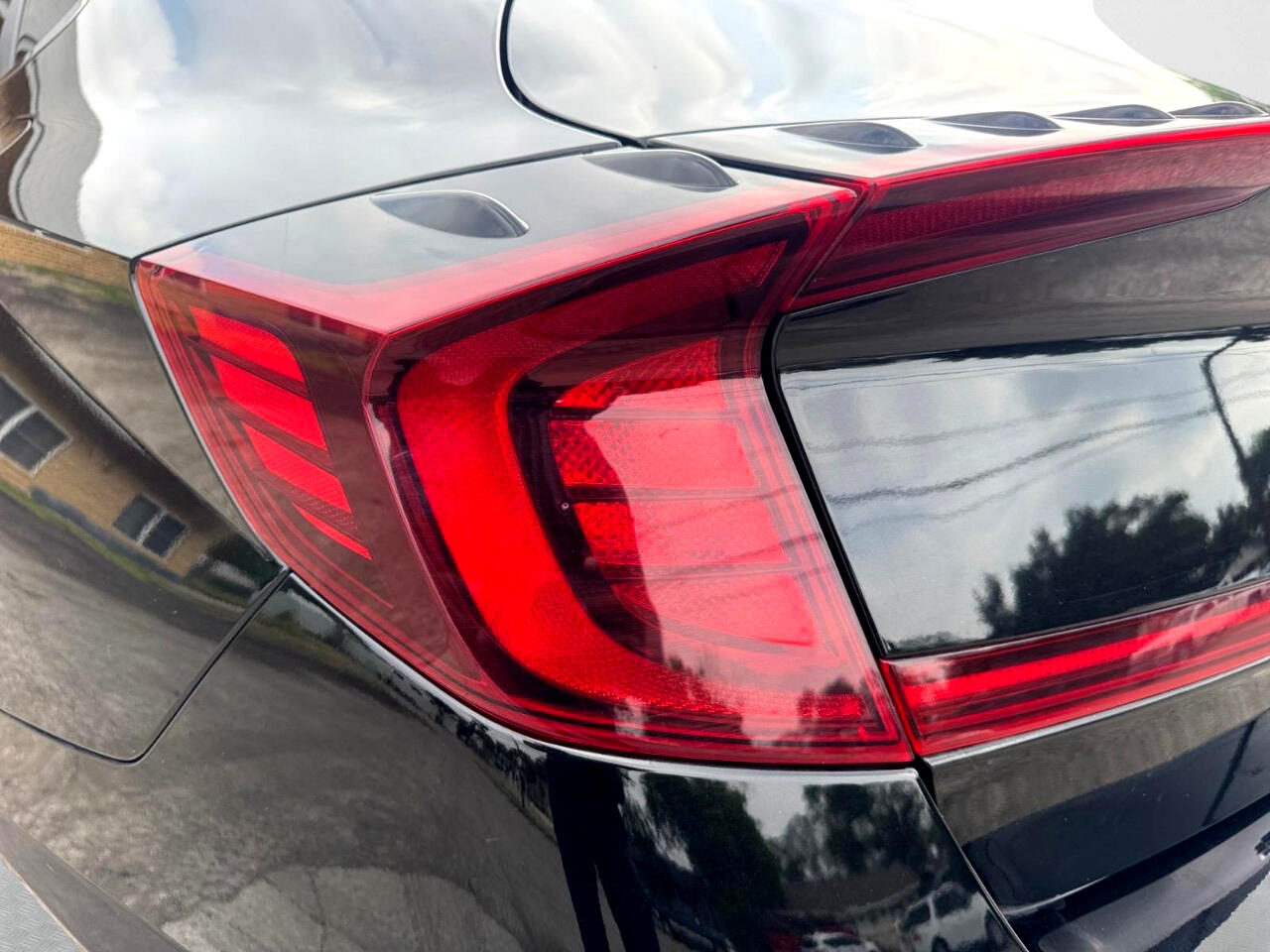 Vehicle image 12 of 28