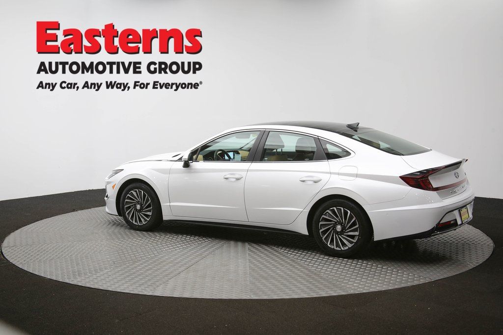 Vehicle image 33 of 63
