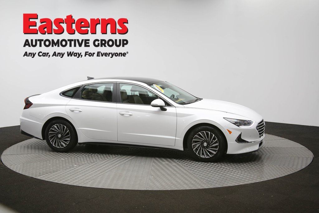 Vehicle image 10 of 63