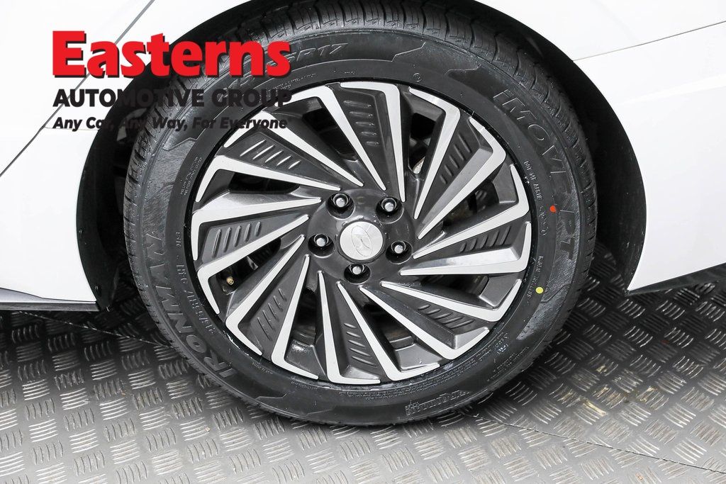 Vehicle image 39 of 63