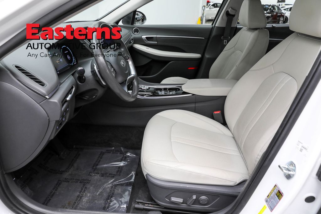Vehicle image 44 of 62