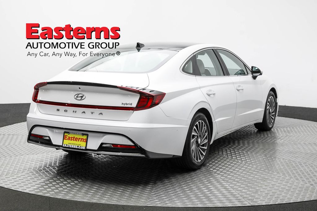 Vehicle image 25 of 62