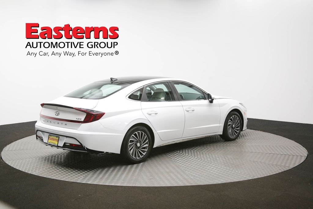 Vehicle image 21 of 62