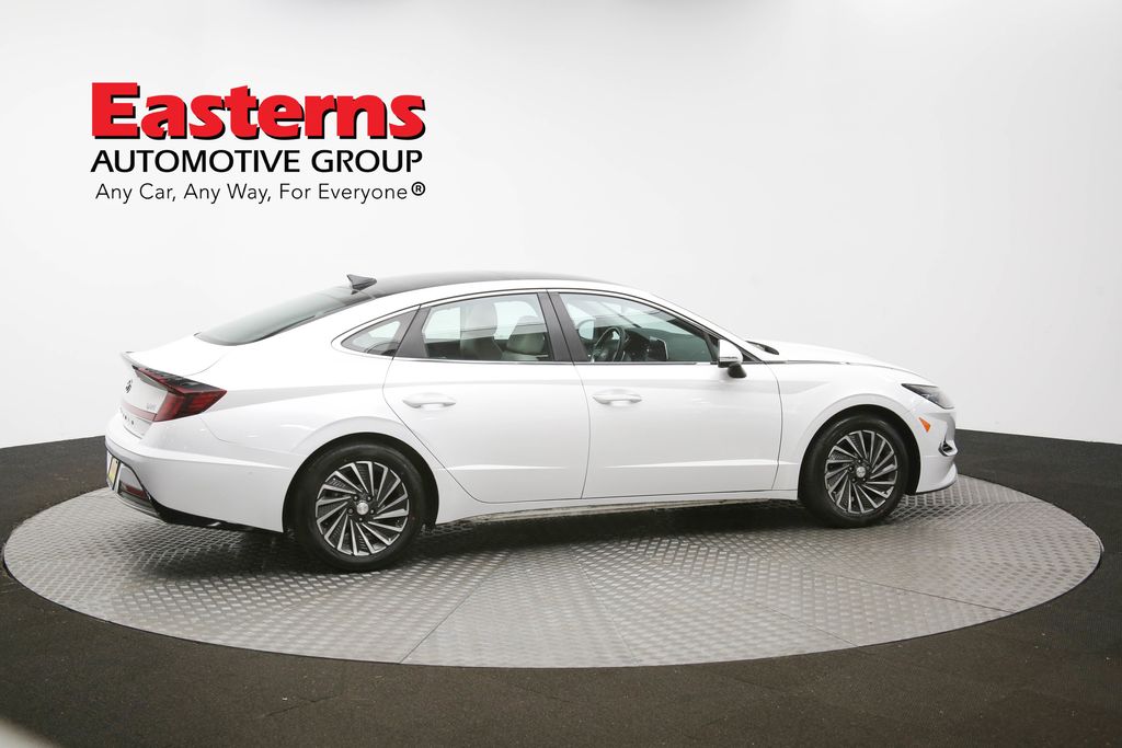 Vehicle image 20 of 62