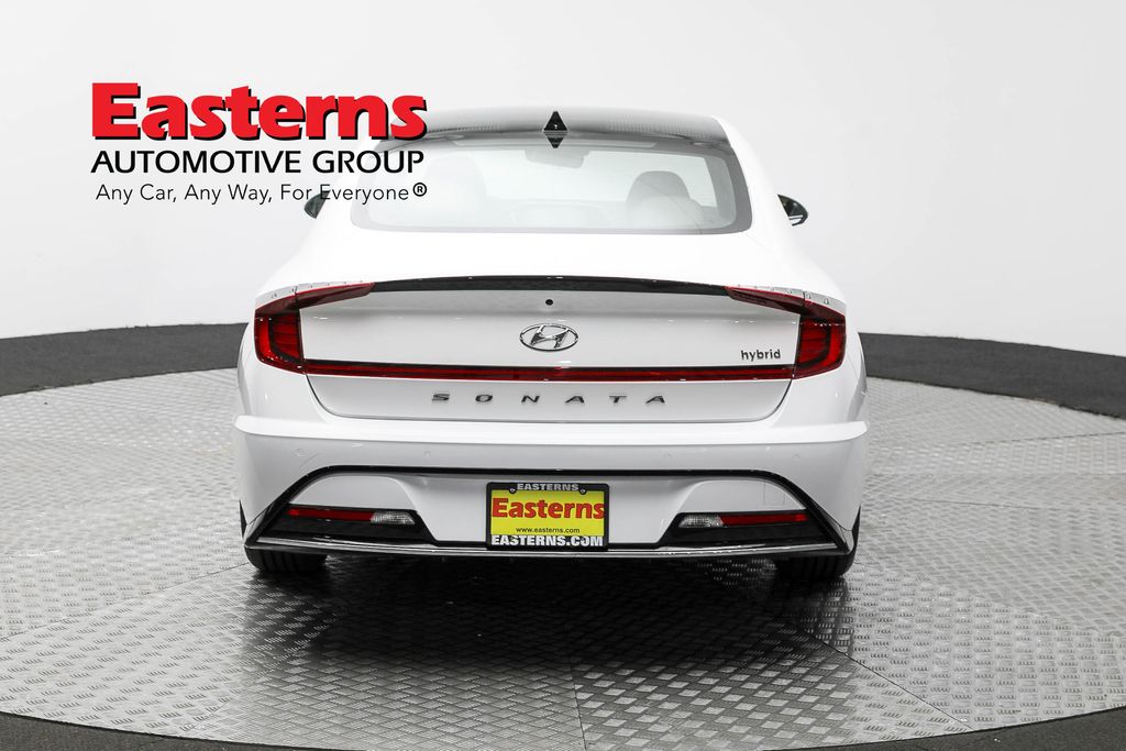 Vehicle image 27 of 62