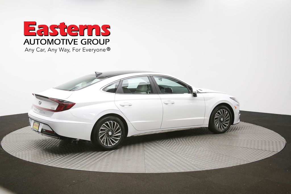 Vehicle image 24 of 62