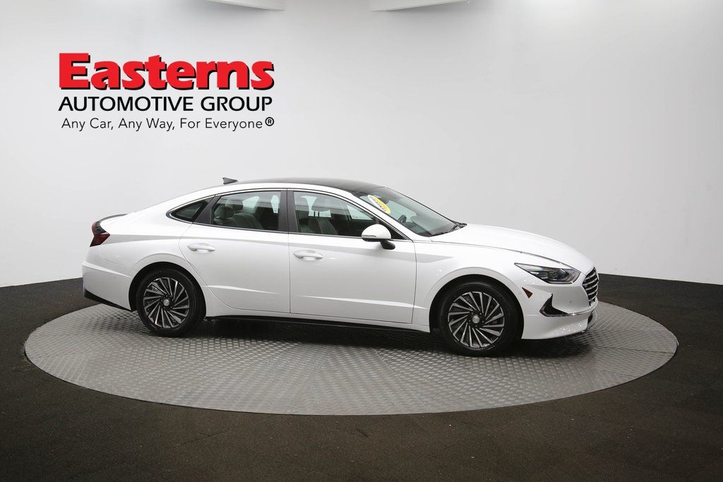 Vehicle image 10 of 63