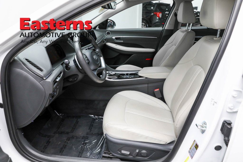 Vehicle image 43 of 63