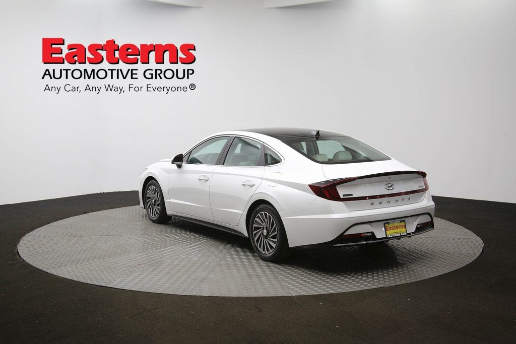 Vehicle image 32 of 63