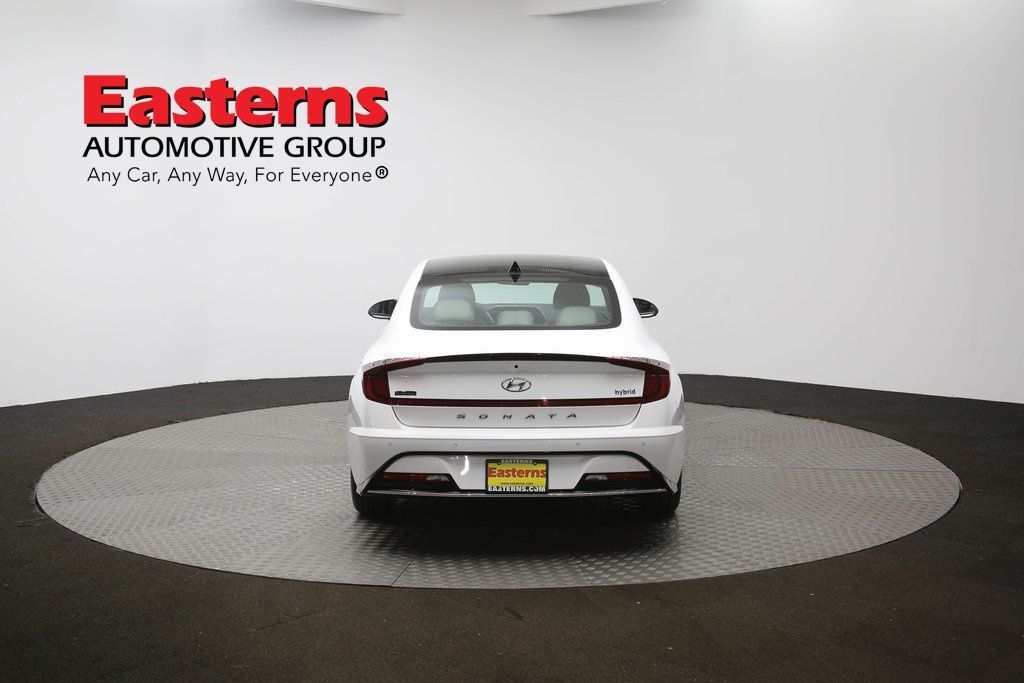 Vehicle image 27 of 63
