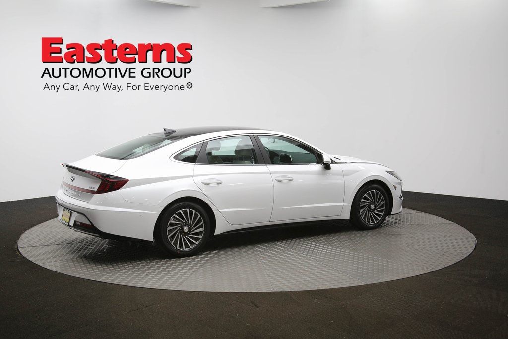 Vehicle image 21 of 63