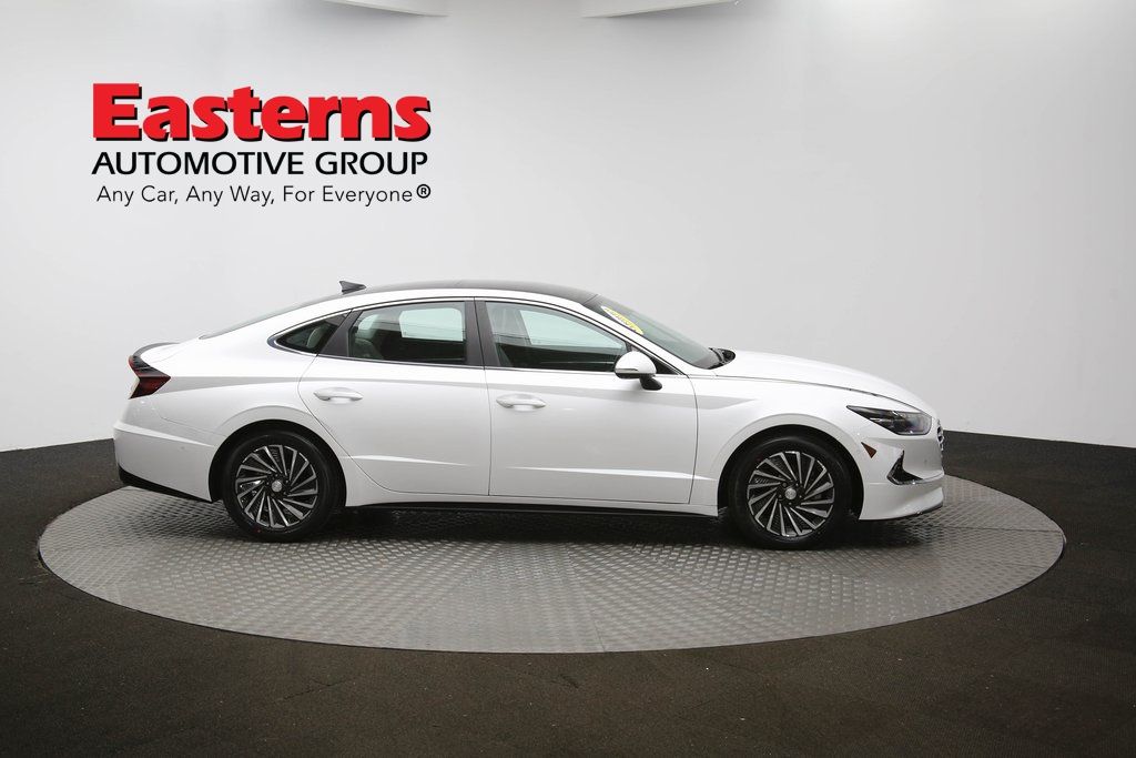 Vehicle image 19 of 63