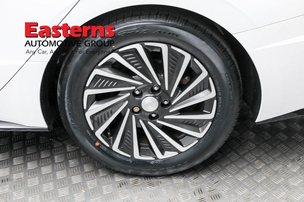 Vehicle image 38 of 63