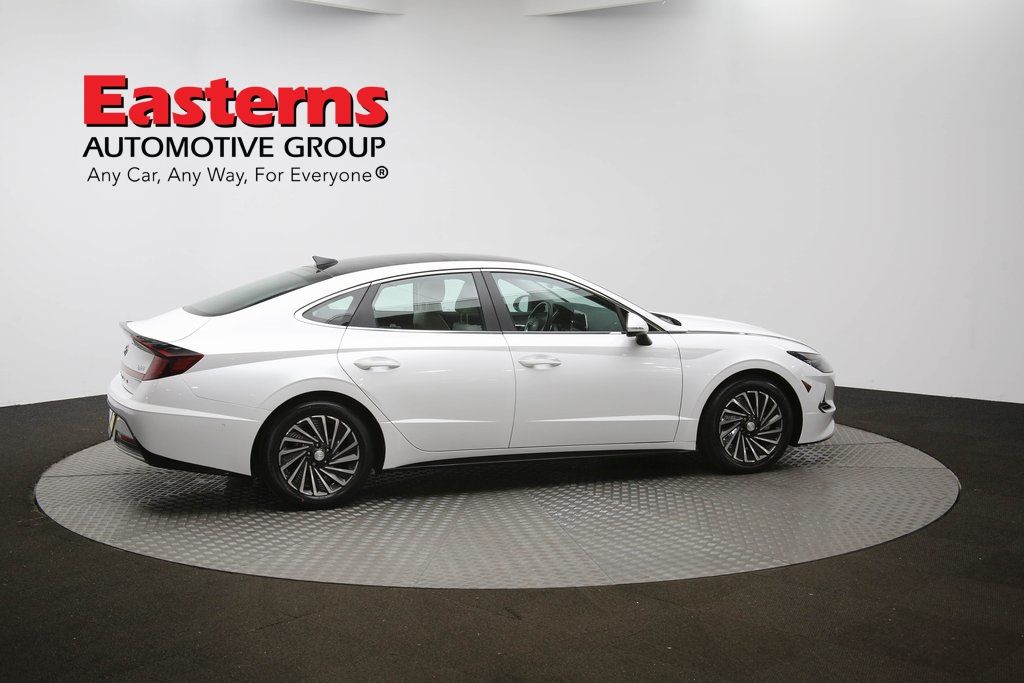Vehicle image 20 of 63