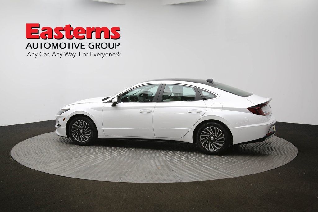 Vehicle image 33 of 63