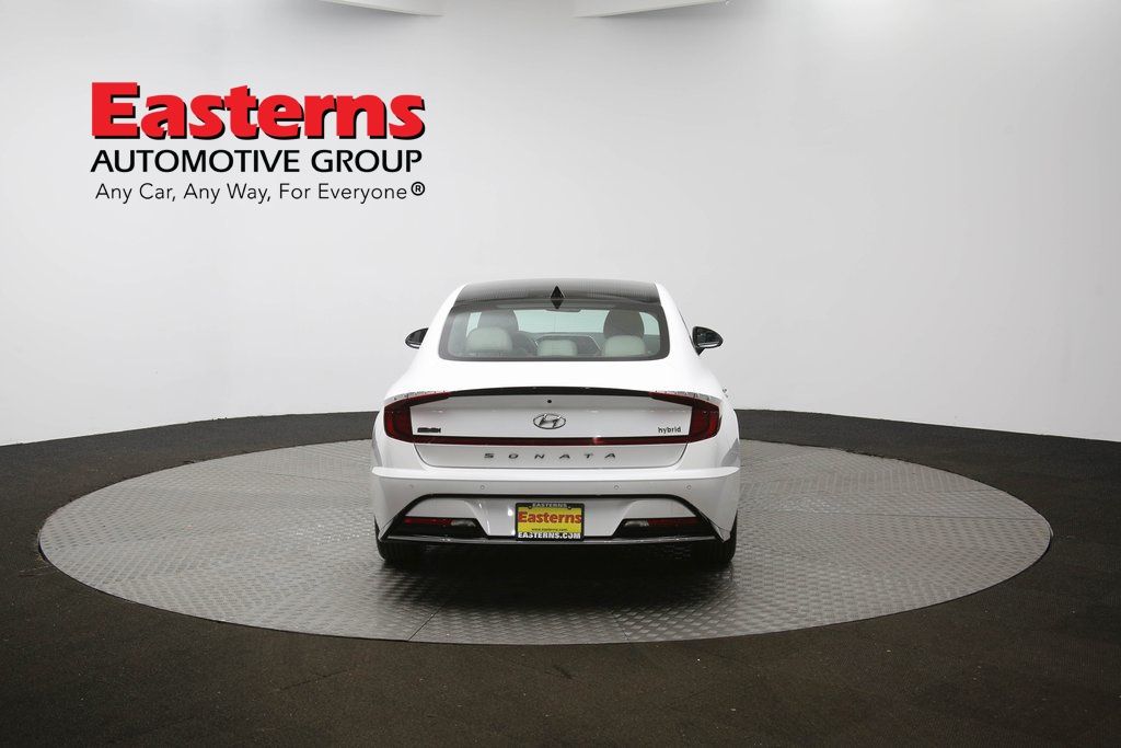Vehicle image 28 of 63
