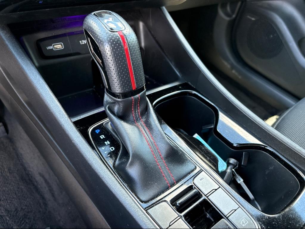 Vehicle image 19 of 24