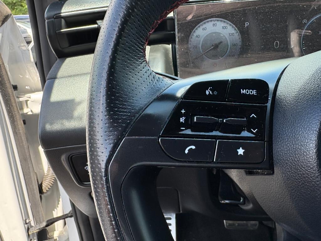 Vehicle image 14 of 24