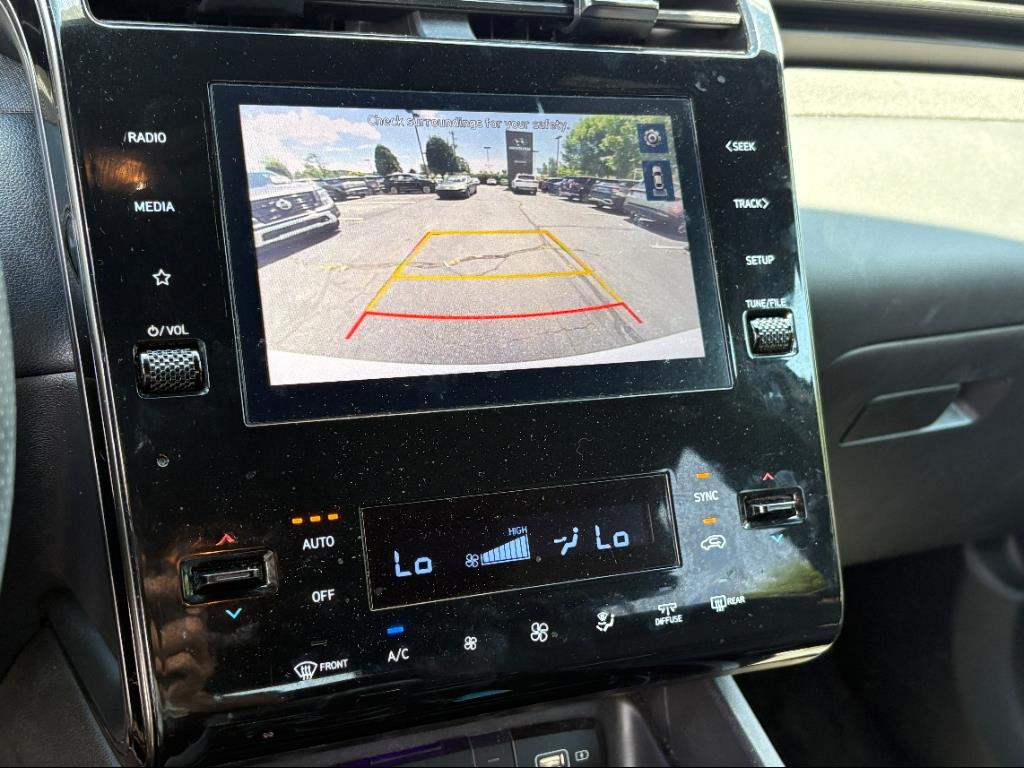 Vehicle image 16 of 24
