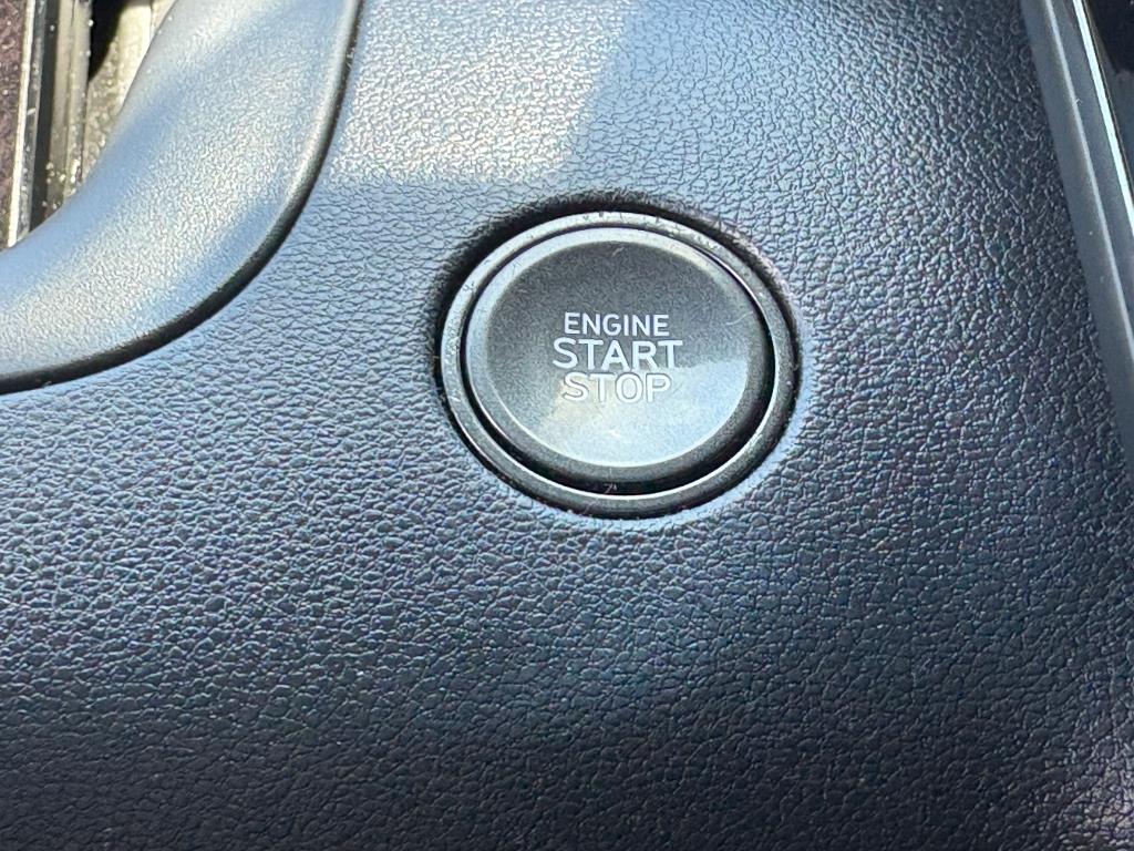 Vehicle image 22 of 24