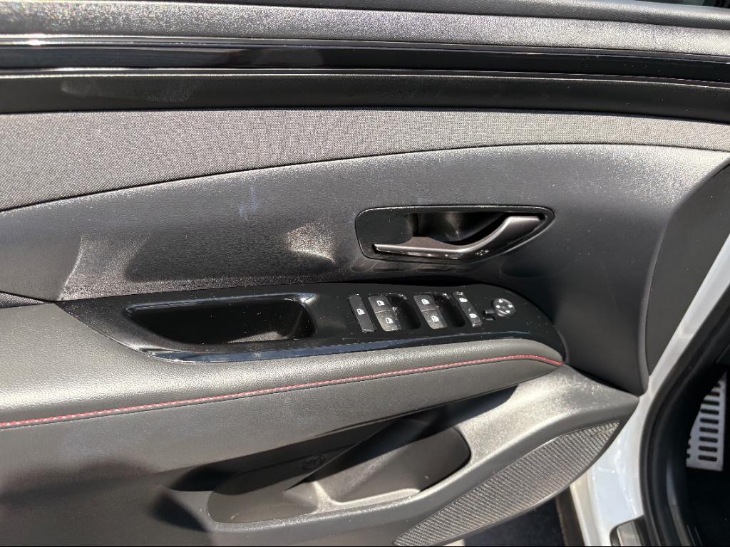 Vehicle image 20 of 24