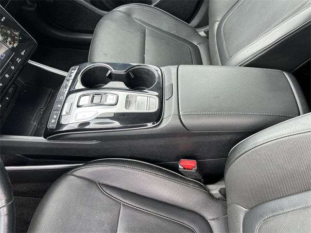 Vehicle image 21 of 26
