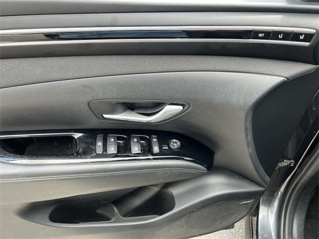 Vehicle image 23 of 26