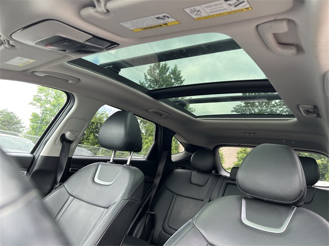 Vehicle image 24 of 26