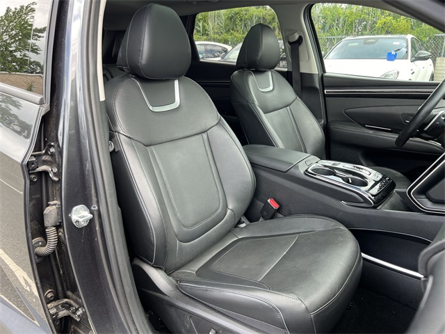 Vehicle image 14 of 26